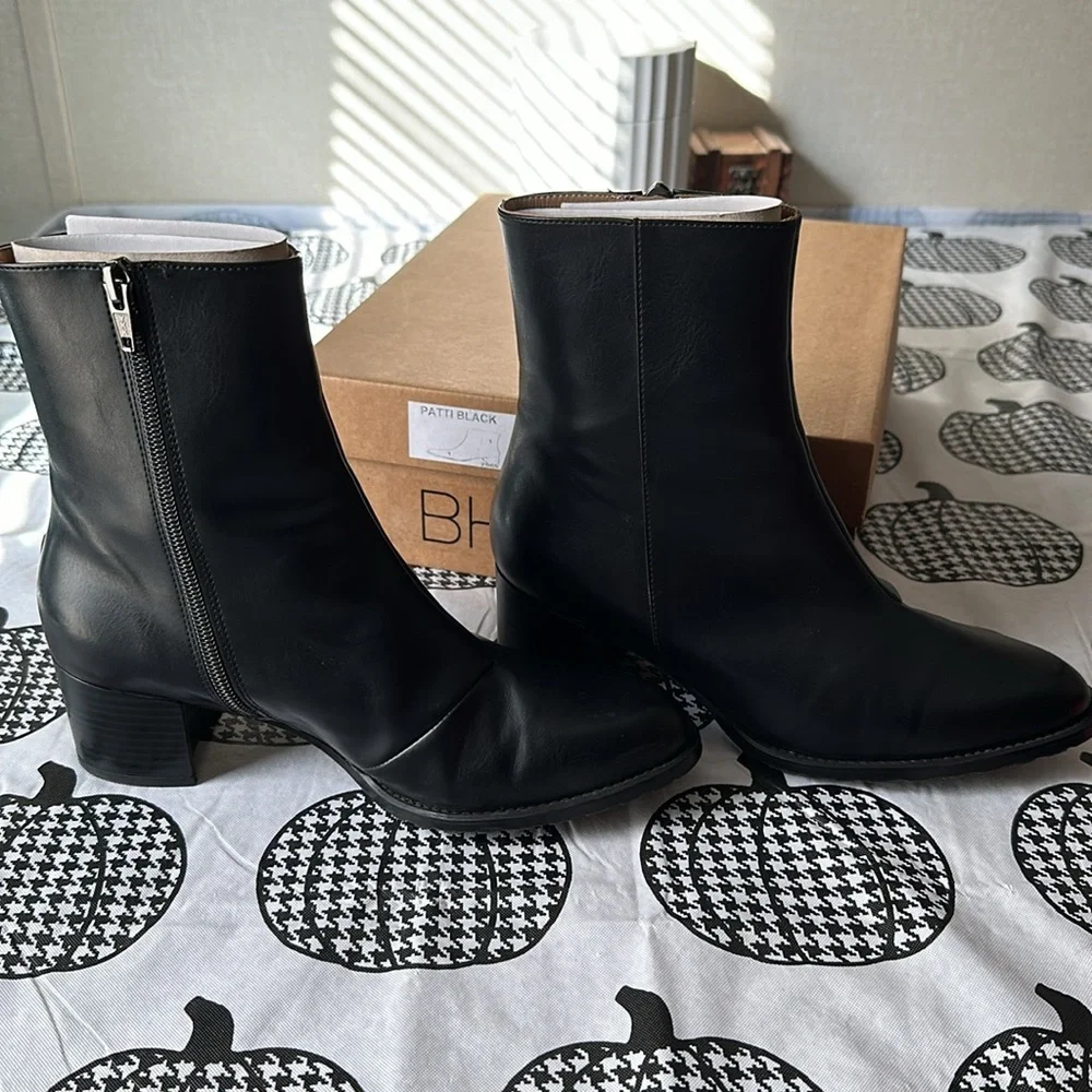 Bhava Patti Ankle Boot - Picture 7 of 8